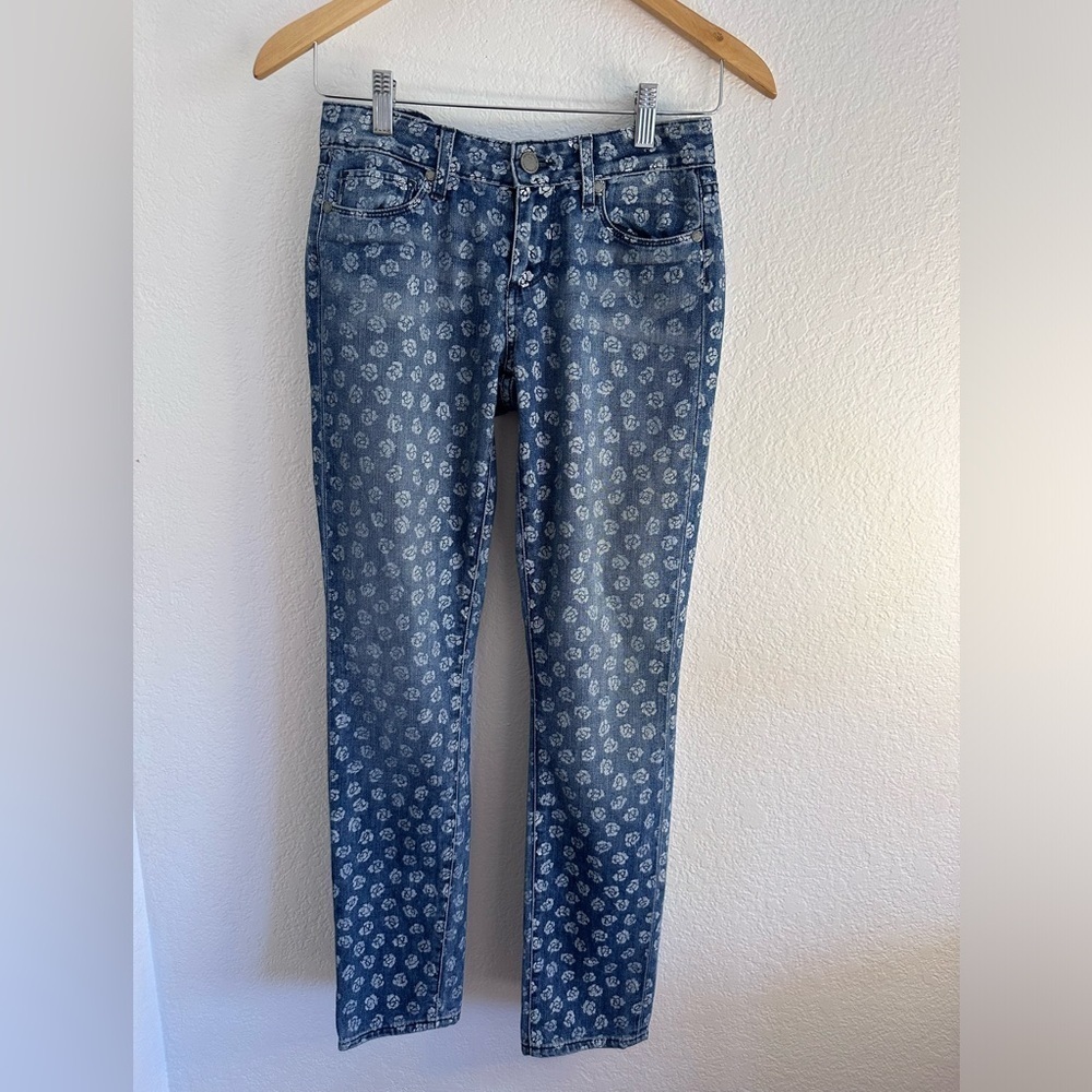 Paige Skyline Ankle Peg In Blue with white floral print - Size 25